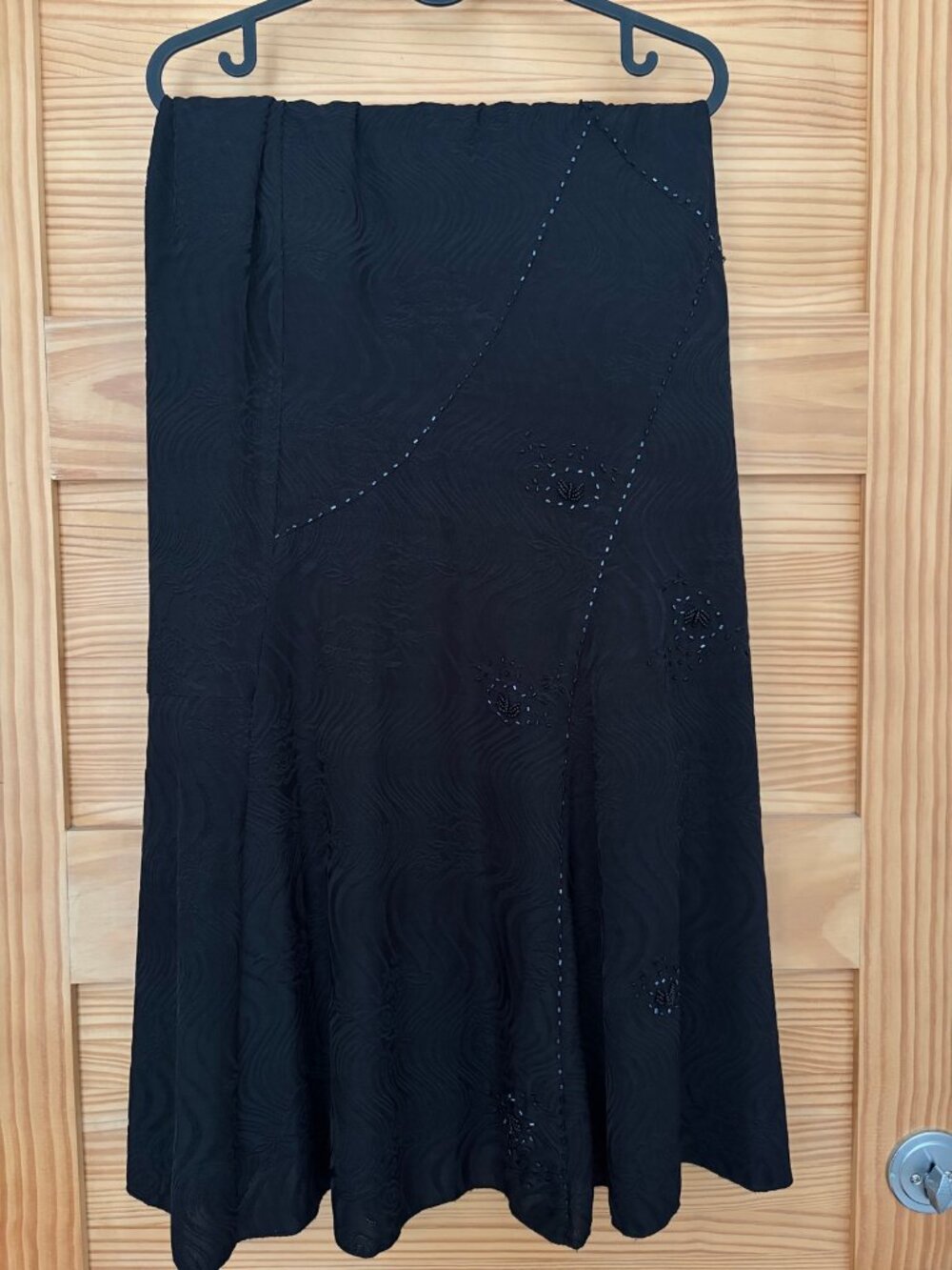 Jupe noire brodée avec perles / Black Beaded Embroidered Skirt – S